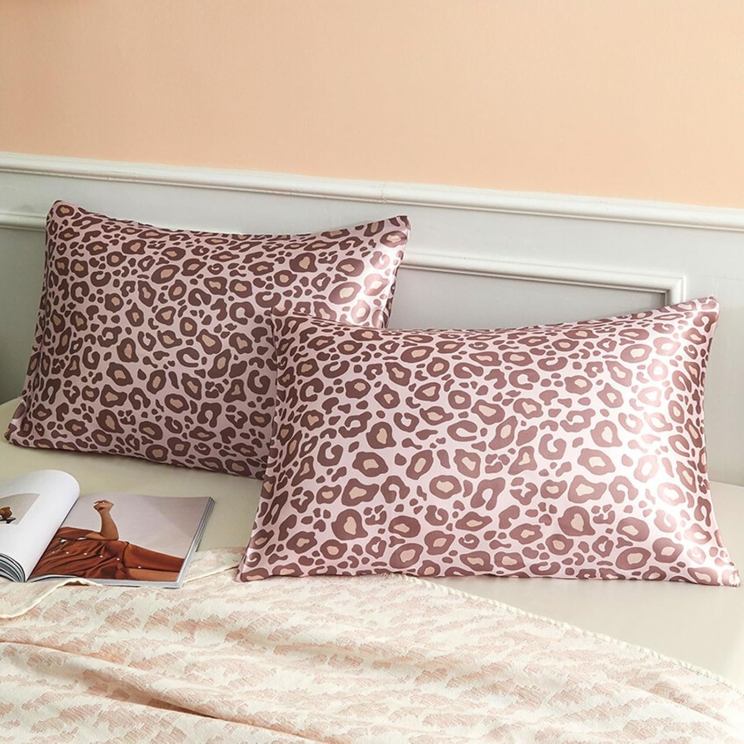 Satin Pillowcase for Hair and Skin, Pink Leopard Printed Pillow Cases Set of 2, Queen Size Cheetah Print Silk Satin Pillow Covers for Women with Envelope Closure, 20×30 inches